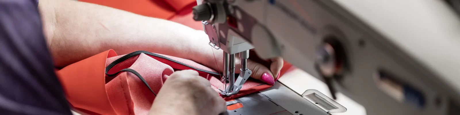 Operatore <br>della confezione <br>di prodotti tessili